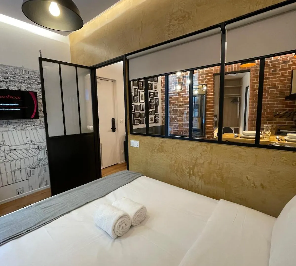 Cozy Loft Montmartre Place Des Abbesses Sacre Coeur Parijs